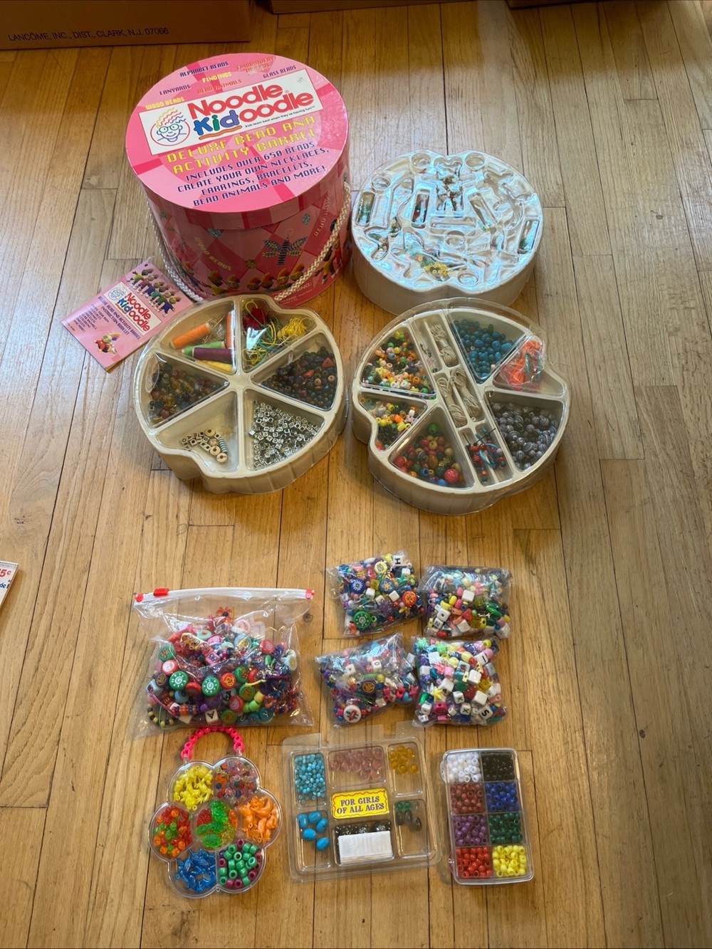 Vintage 90s Noodle Kidoodle deluxe bead activity box & tons of extra beads